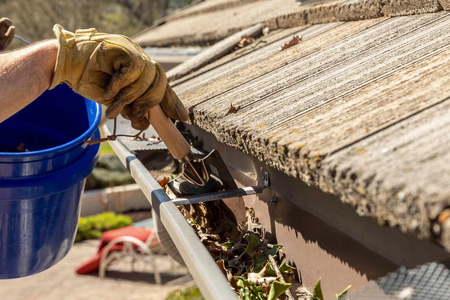How to Clean Gutters
