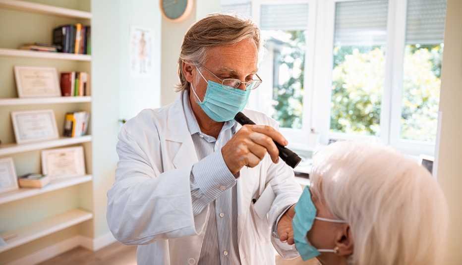 A Visible Eye Sign May Offer Clues About Heart and Stroke Risk